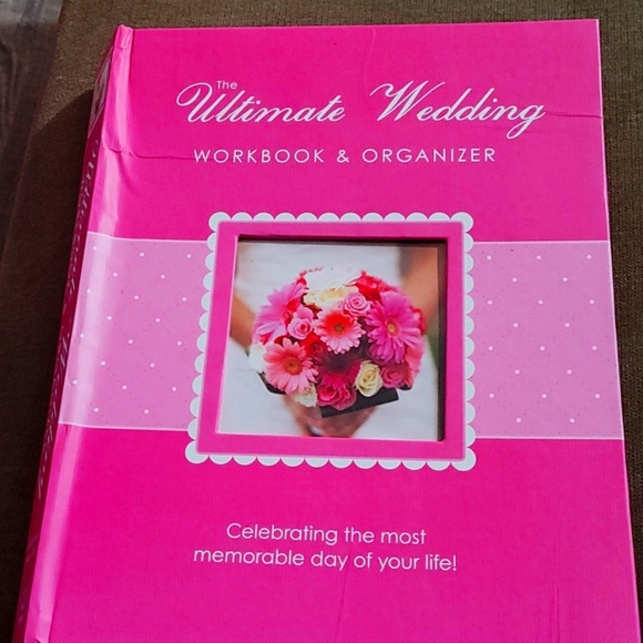 Wedding planner workbook & Organizer - Picture 1 of 7